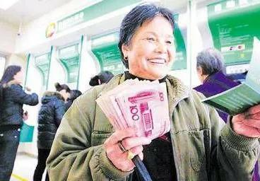 節省點財政支出給年輕人多關心一點吧，高退休金養三代實在不應該-圖4