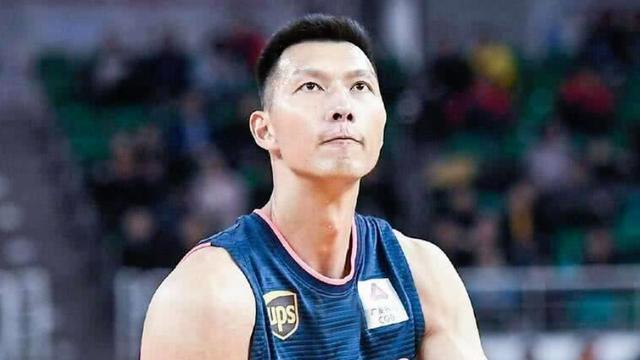 易建聯(lián)：娶巴西足球?qū)氊惽G靈，婚后連生兩胎，如今妻兒都定居美國-圖1