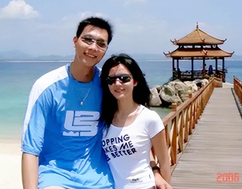易建聯(lián)：娶巴西足球?qū)氊惽G靈，婚后連生兩胎，如今妻兒都定居美國-圖3